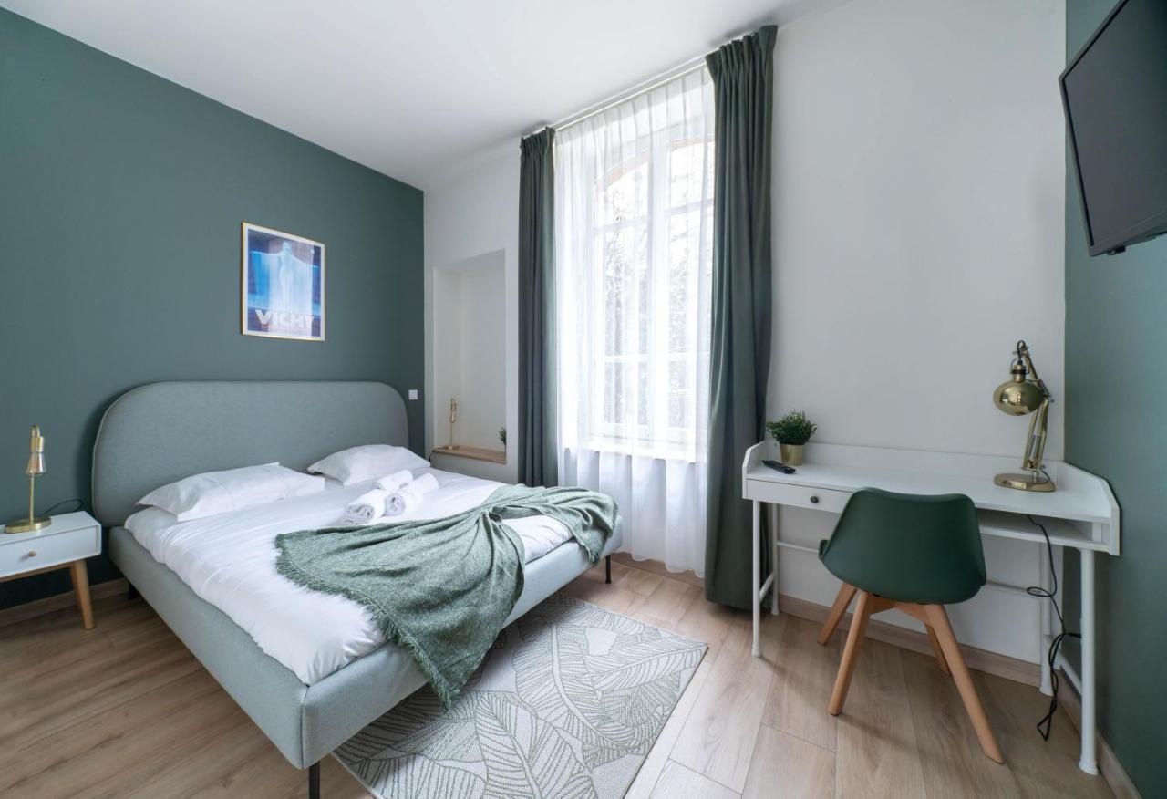 Residence Bains Callou Situee Face Aux Thermes Vichy Bagian luar foto