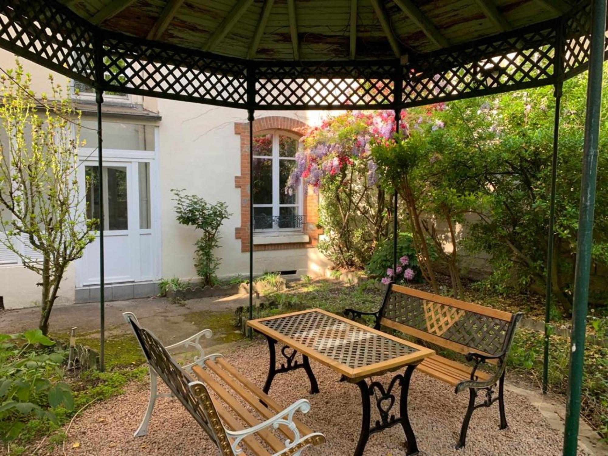 Residence Bains Callou Situee Face Aux Thermes Vichy Bagian luar foto