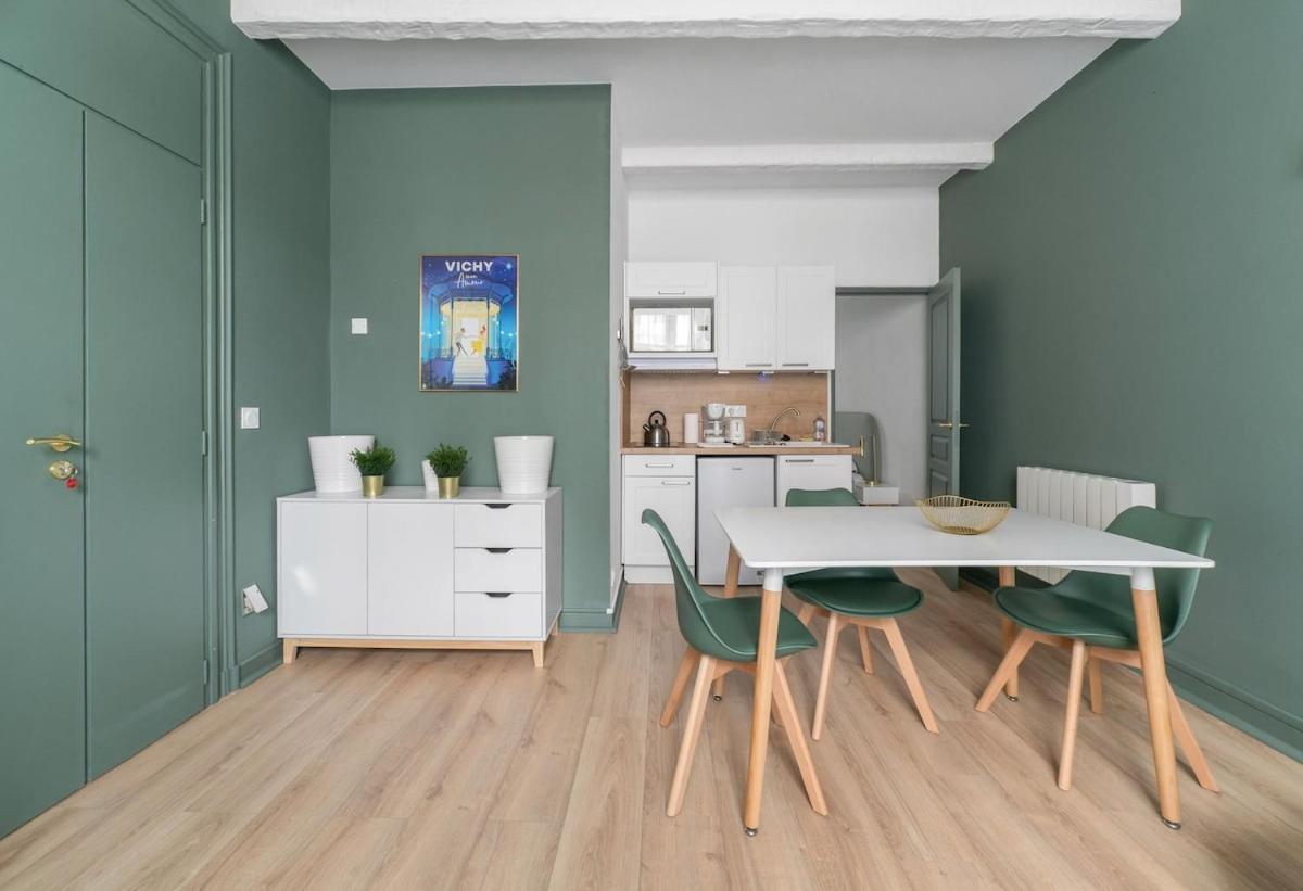 Residence Bains Callou Situee Face Aux Thermes Vichy Ruang foto