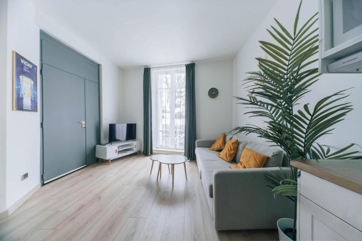 Residence Bains Callou Situee Face Aux Thermes Vichy Ruang foto