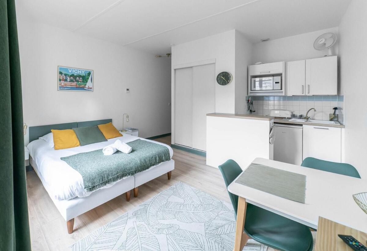 Residence Bains Callou Situee Face Aux Thermes Vichy Ruang foto