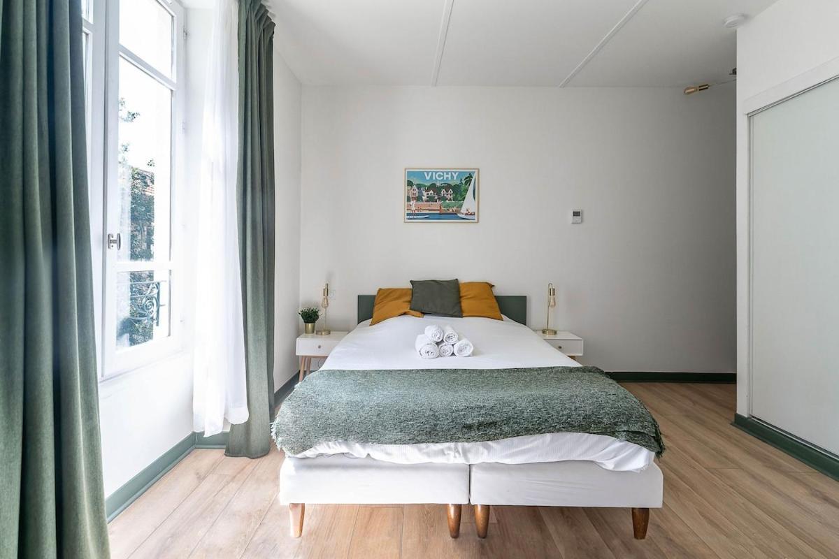Residence Bains Callou Situee Face Aux Thermes Vichy Ruang foto