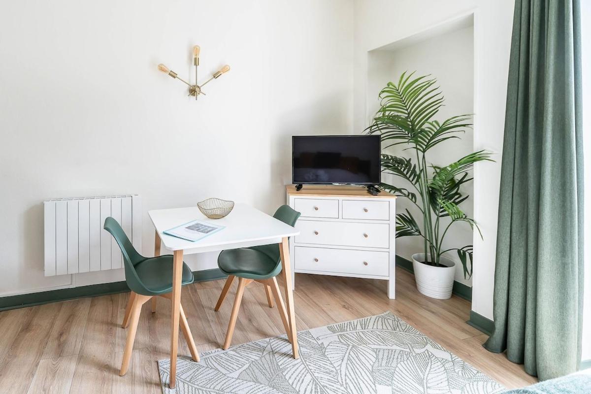 Residence Bains Callou Situee Face Aux Thermes Vichy Ruang foto