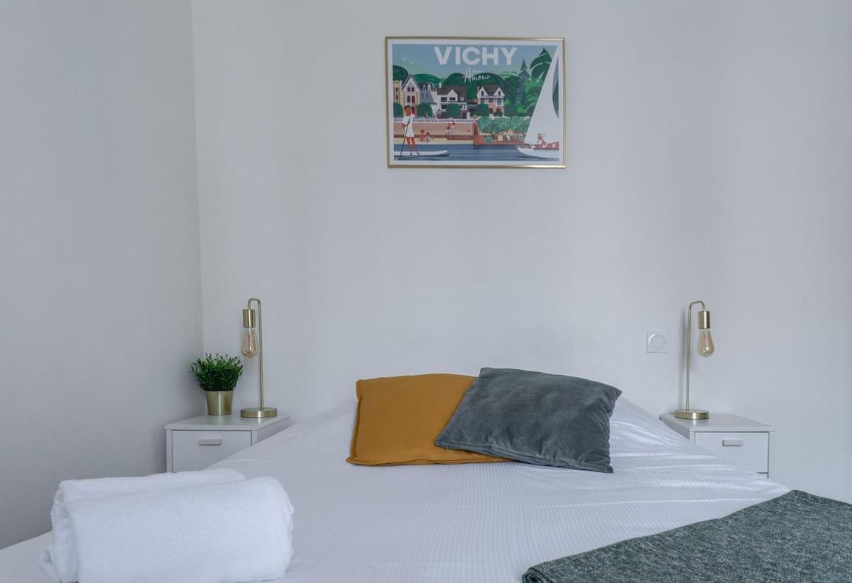 Residence Bains Callou Situee Face Aux Thermes Vichy Ruang foto